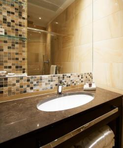 A bathroom at Harry's Bar Trevi Luxury Apartments - Mignanelli