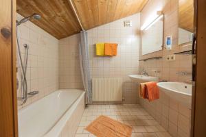Koupelna v ubytování Hotel Garni Pfandl