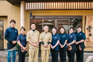 Miembros del personal de Hot spring inn Snow country(yukiguni)