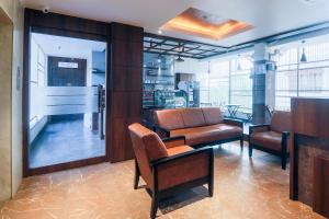 Posezení v ubytování Hotel Gulmohar Grand