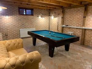 Biliár nebo kulečník v ubytování Mountain house Vilina rosa