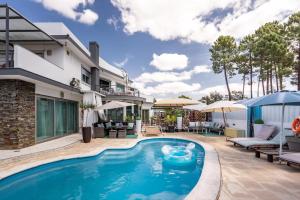 an image of a swimming pool at a house at Akivillas Azeitao Relax in Azeitao
