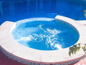 Bazén v ubytovaní Villa Canto da Lua alebo v jeho blízkosti