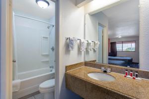 Ένα μπάνιο στο Travelodge by Wyndham South Holland