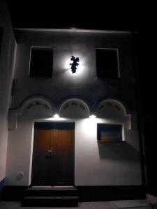 a dark room with a door and a light on the ceiling at Vinný sklípek Na Spojovací in Mutěnice