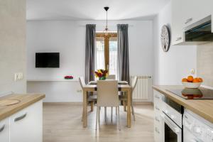 A kitchen or kitchenette at Casa Marosa