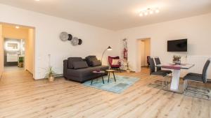TV a/nebo společenská místnost v ubytování Frühstückshotel Landgasthof Kramer