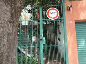Um certificado, prêmio, placa ou outro documento exibido em Zen Hotel Brasil