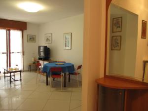a dining room with a blue table and chairs at Appartamento Brubelpi in Lido