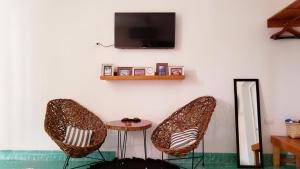TV a/nebo společenská místnost v ubytování Casa Baeza Apartament, the best location, 70mts from the sea