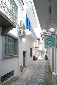 The building in which the holiday home is located