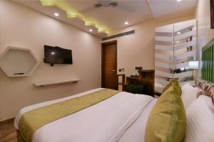 TV a/nebo společenská místnost v ubytování Hotel Blue Pearl - Free Airport Pick up