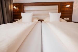 Postel nebo postele na pokoji v ubytování ZUM ZIEL Hotel Grenzach-Wyhlen bei Basel