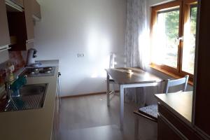 Dapur atau dapur kecil di Ferienhaus Monika