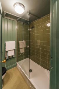 Et badeværelse på The Green Dragon Hotel