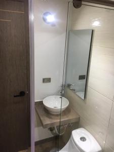 Koupelna v ubytování HOTEL ZARCILLEJO