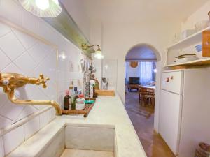 A kitchen or kitchenette at Gioielli Di Priori