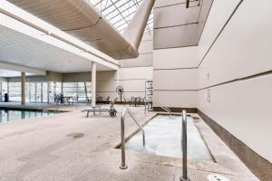 The swimming pool at or close to Simba Run Vail Condominiums