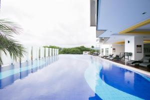 a swimming pool in the middle of a building at JOMSTAY Majestic Ipoh Suites in Ipoh