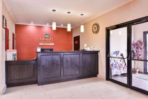 Лобби или стойка регистрации в Quality Inn & Suites Beaumont +36 фотографий