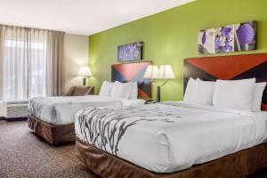A bed or beds in a room at Sleep Inn & Suites Airport Milwaukee