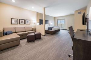 a living room with a couch and a bed at Comfort Suites Marysville Columbus - Northwest in Marysville