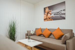 Зона вітальні в Oliver Apartments | contactless check-in