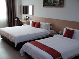 Voodi või voodid majutusasutuse Paragon Lutong Hotel toas