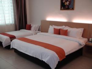 Voodi või voodid majutusasutuse Paragon Lutong Hotel toas