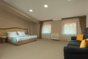 A seating area at Hotel Villa Magus