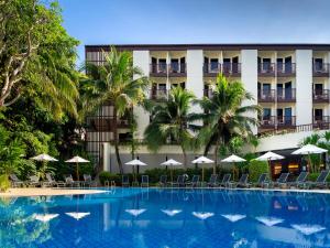 Ibis Phuket Patong内部或周边的泳池