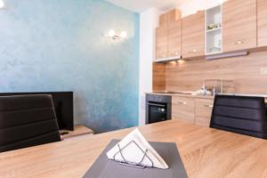 Кухня или мини-кухня в Guest House Theona

