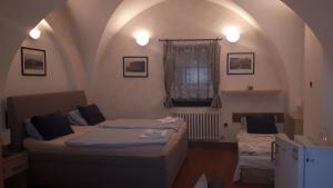 Postel nebo postele na pokoji v ubytování Penzion a restaurace Modrá růže Tábor