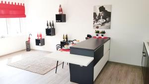 a kitchen with a black and white counter and a table at REBENBLÄTTLE in Bad Dürkheim