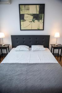 Postel nebo postele na pokoji v ubytování Color Apartments Nicolae Tonitza St