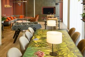 a conference room with a table and chairs at Aparthotel Adagio Muenchen City in Munich +32 photos