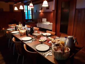 a long table with plates of food on it at Bed en breakfast le Chateau in Lubine