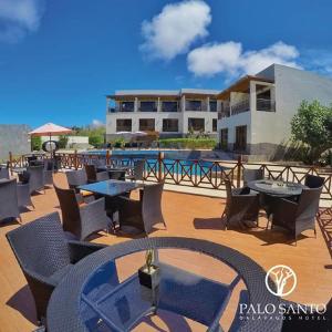 A piscina localizada em Palo Santo Galápagos Hotel ou nos arredores