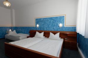 Katil atau katil-katil dalam bilik di PrivatHotel Probst