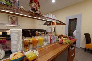 Makanan di atau berdekatan hotel