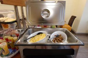 Makanan di atau berdekatan hotel