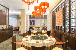 美達佛統古城瑰麗酒店 餐厅或其他用餐的地方