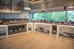 Cucina o angolo cottura di Bosmal Arjaan by Rotana