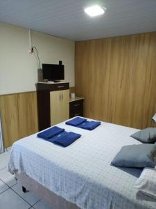 Een bed of bedden in een kamer bij Suite Cardoso