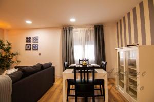 Posezení v ubytování Apartamentos Adarve Toledo + 3 fotografie