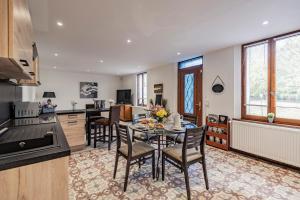 a kitchen and dining room with a table and chairs at Gîte de la Liberté in Vinay