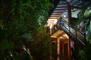 En hage utenfor Gangadiya Lodge