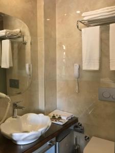 A bathroom at GALATAHAN Hotel Istanbul Karakoy