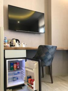 A kitchen or kitchenette at GALATAHAN Hotel Istanbul Karakoy