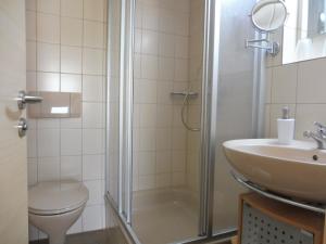 Koupelna v ubytování Gästehaus Grath + 13 fotografií